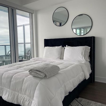 1 Bedroom Waterfront Condo トロント エクステリア 写真