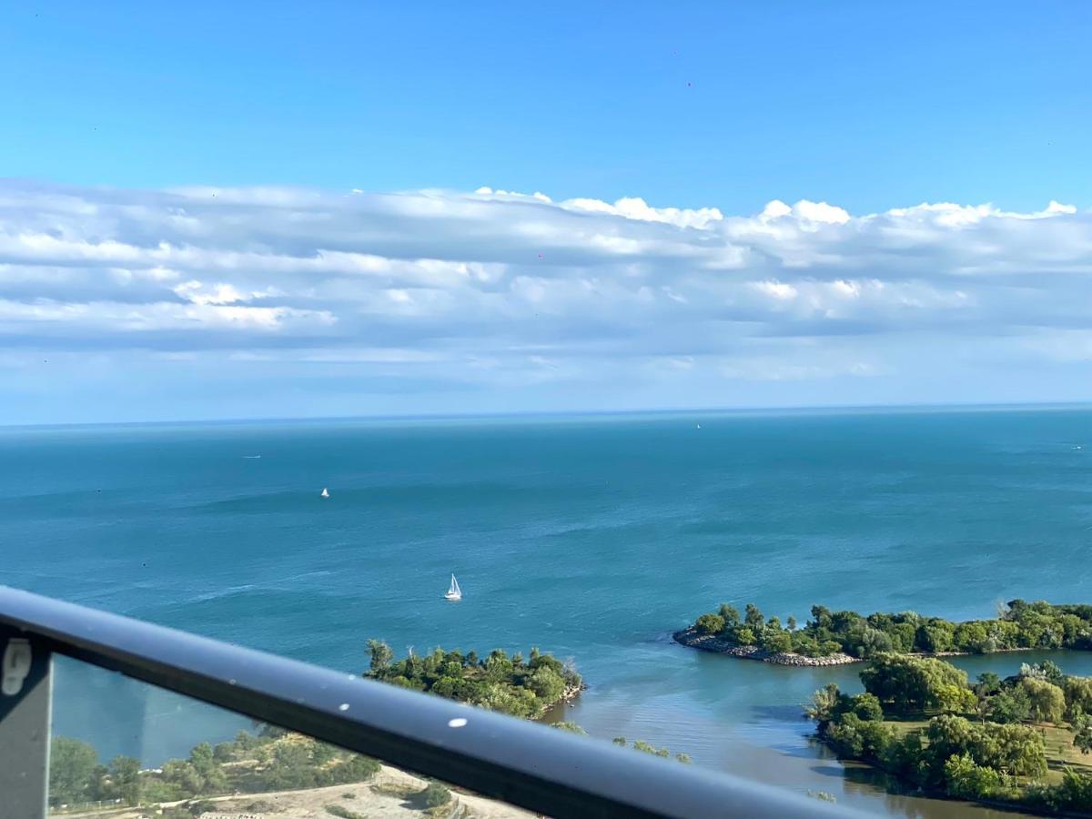 1 Bedroom Waterfront Condo トロント エクステリア 写真