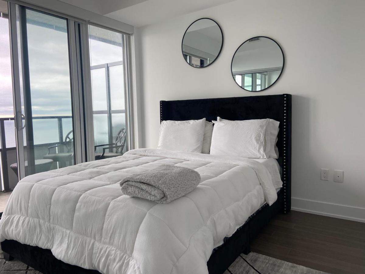 1 Bedroom Waterfront Condo トロント エクステリア 写真