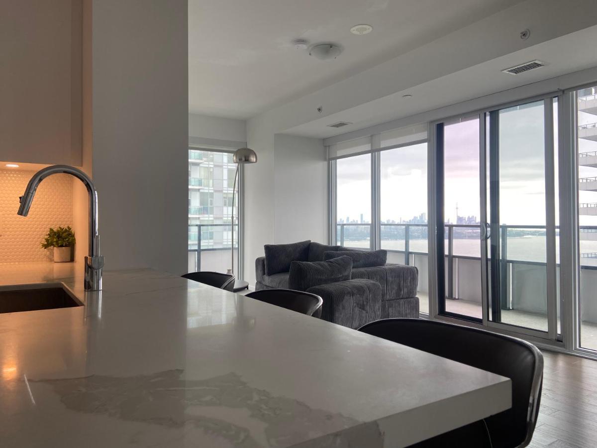 1 Bedroom Waterfront Condo トロント エクステリア 写真
