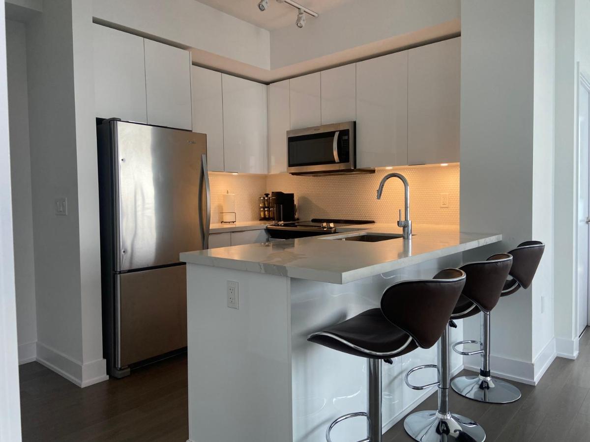 1 Bedroom Waterfront Condo トロント エクステリア 写真
